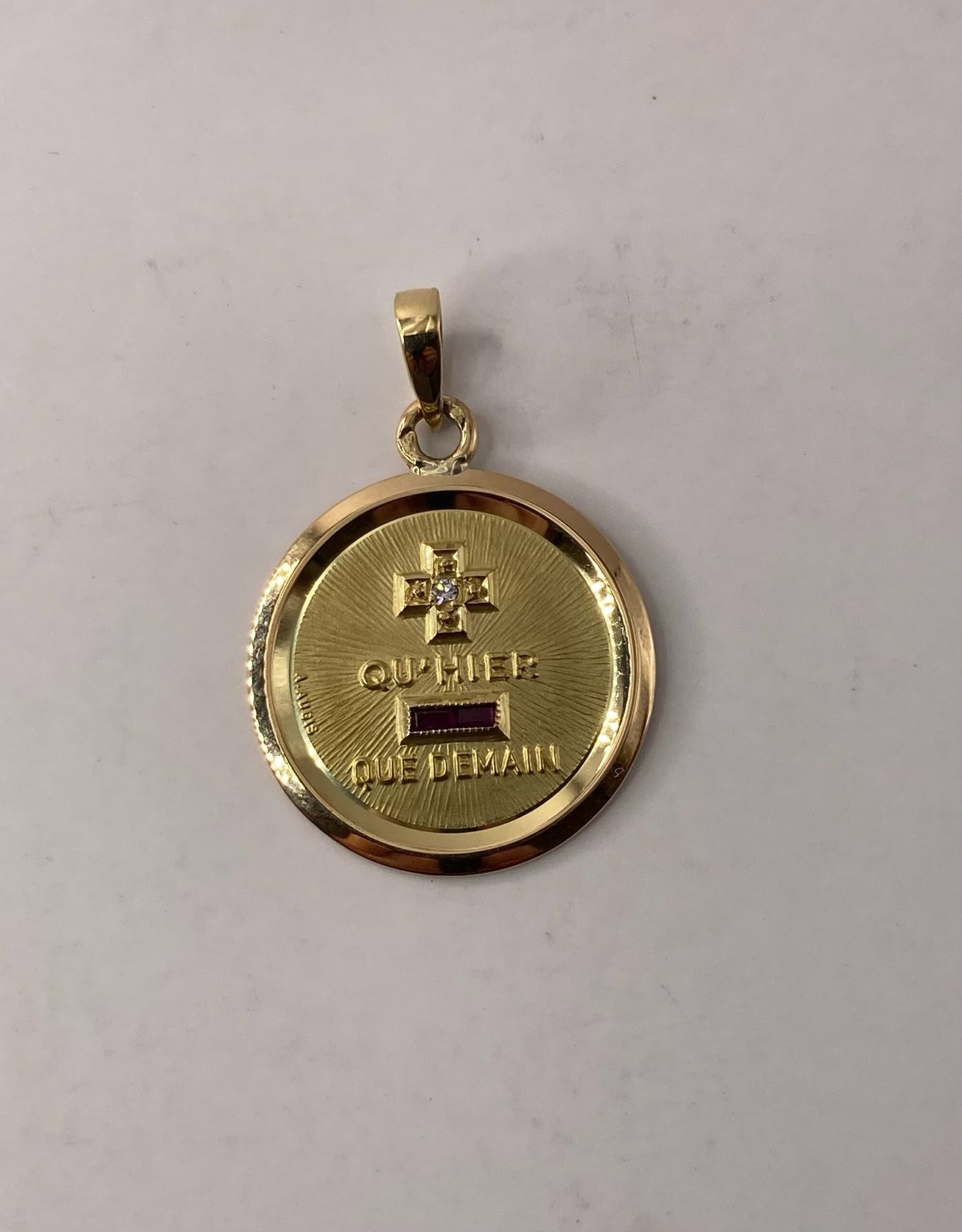 Pendentif AUGIS - Médaille d’amour - Or 18k Diamants Rubis - 3.74 grammes