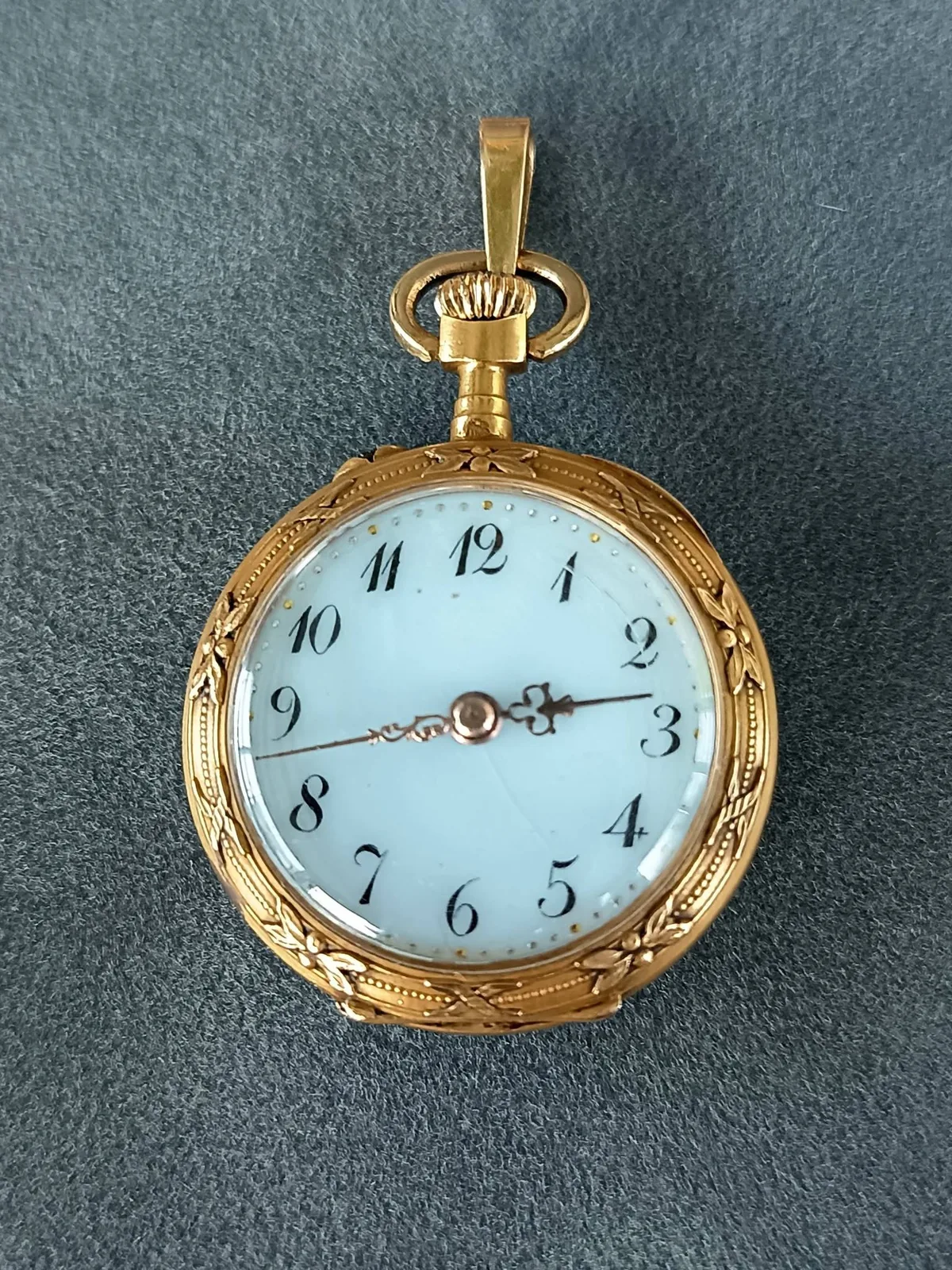 Montre de gousset ancienne en or, cadran émail blanc à chiffres arabes